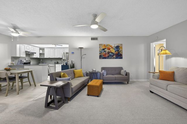 301 Pine Ridge Circle B-2, Greenacres, FL 33463