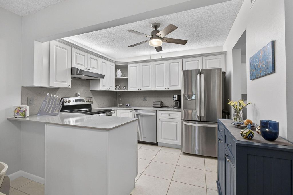301 Pine Ridge Circle B-2, Greenacres, FL 33463