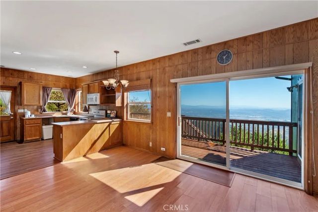 23903 Skyland Drive, Crestline, CA 92325