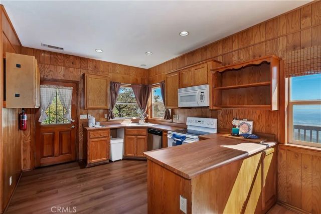 23903 Skyland Drive, Crestline, CA 92325
