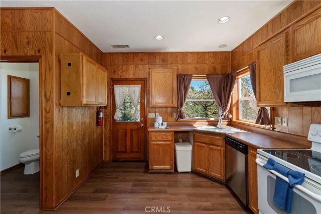 23903 Skyland Drive, Crestline, CA 92325