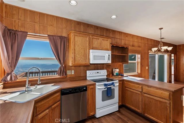 23903 Skyland Drive, Crestline, CA 92325