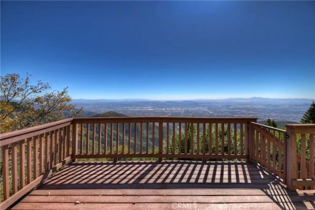 23903 Skyland Drive, Crestline, CA 92325