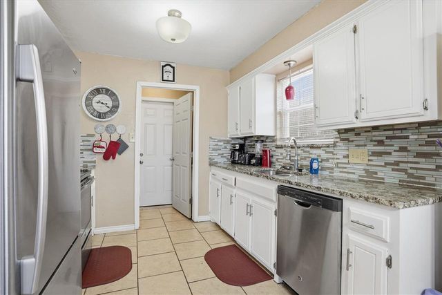 6771 SW Chaucer Dr, Lawton, OK 73505