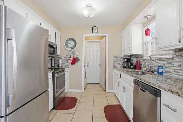 6771 SW Chaucer Dr, Lawton, OK 73505