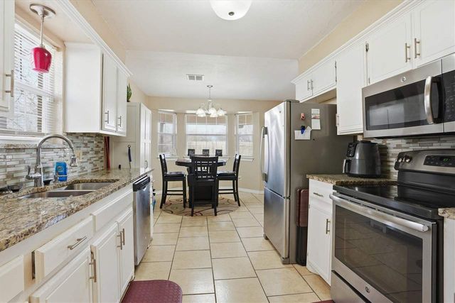 6771 SW Chaucer Dr, Lawton, OK 73505