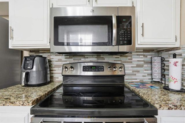 6771 SW Chaucer Dr, Lawton, OK 73505