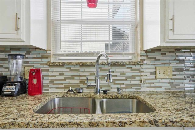 6771 SW Chaucer Dr, Lawton, OK 73505