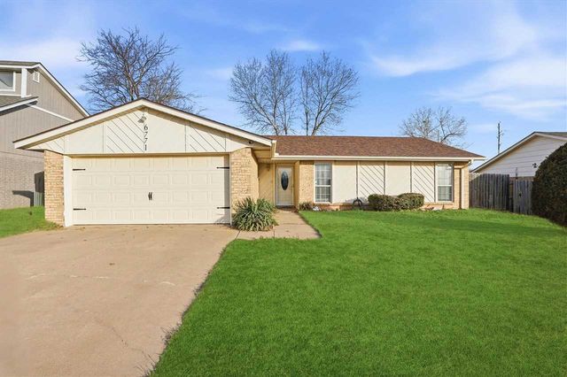 6771 SW Chaucer Dr, Lawton, OK 73505