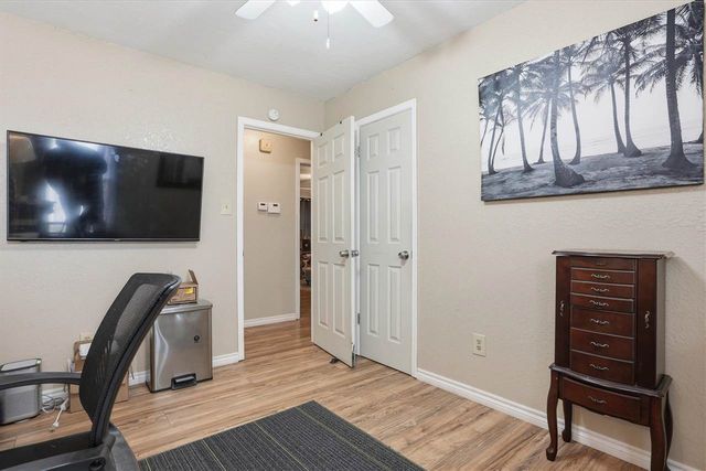 6771 SW Chaucer Dr, Lawton, OK 73505