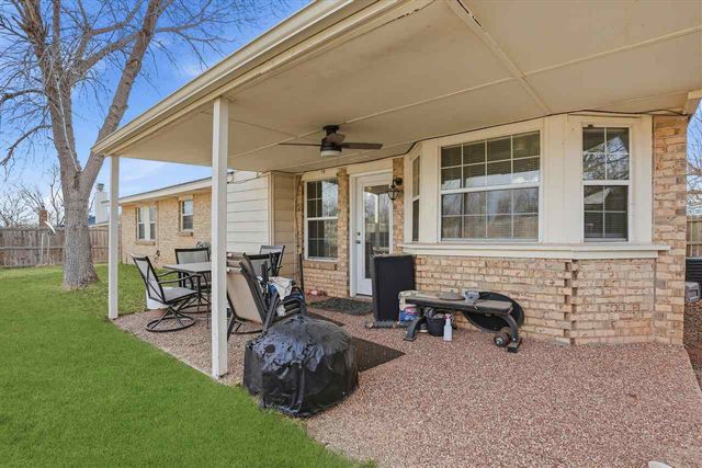 6771 SW Chaucer Dr, Lawton, OK 73505