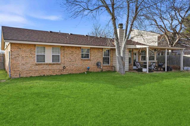 6771 SW Chaucer Dr, Lawton, OK 73505