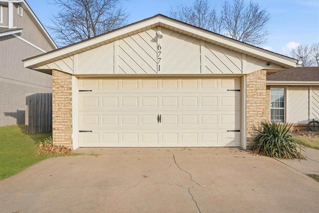 6771 SW Chaucer Dr, Lawton, OK 73505