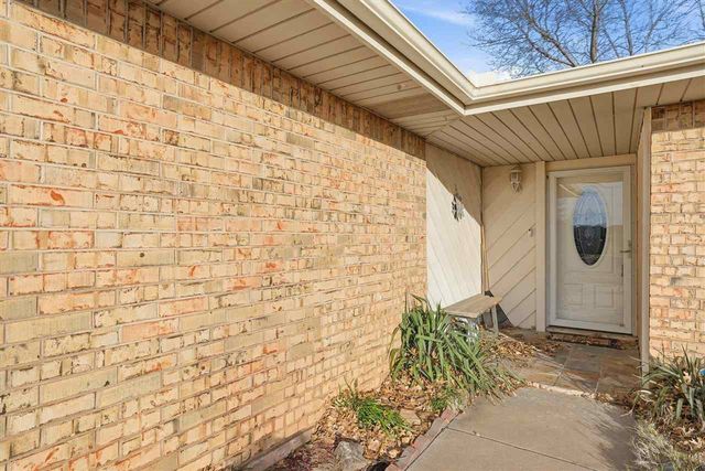 6771 SW Chaucer Dr, Lawton, OK 73505