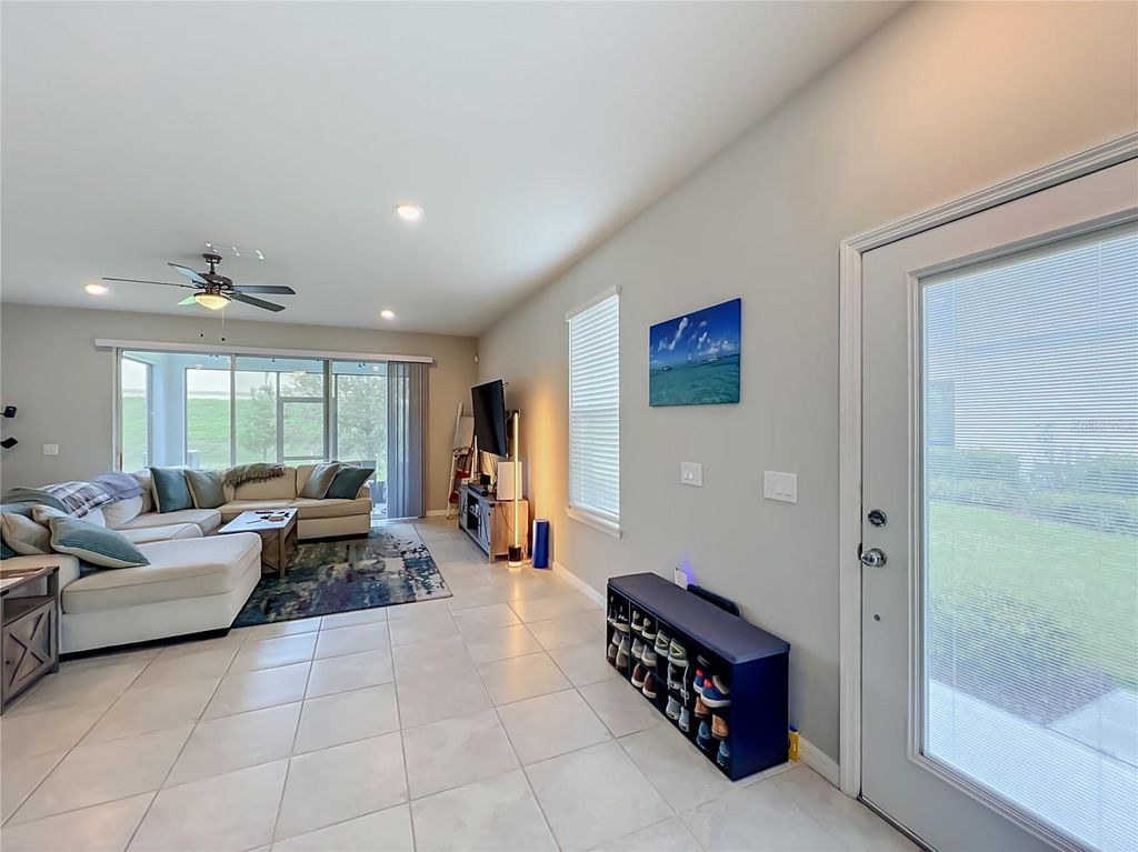Image 11 of property listing at 3743 PLAINVIEW DRIVE, Orlando, FL 32824