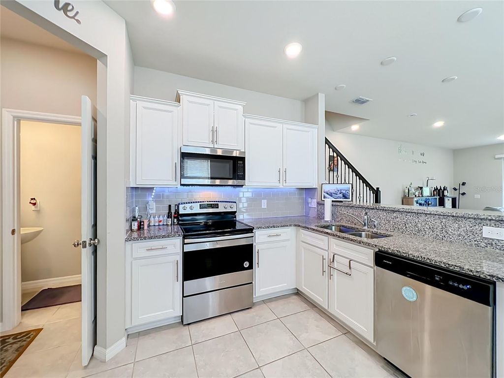 Image 22 of property listing at 3743 PLAINVIEW DRIVE, Orlando, FL 32824