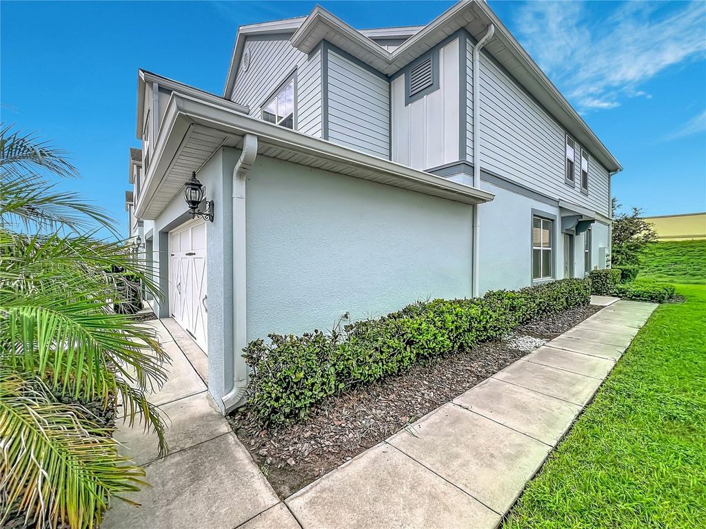 Image 8 of property listing at 3743 PLAINVIEW DRIVE, Orlando, FL 32824