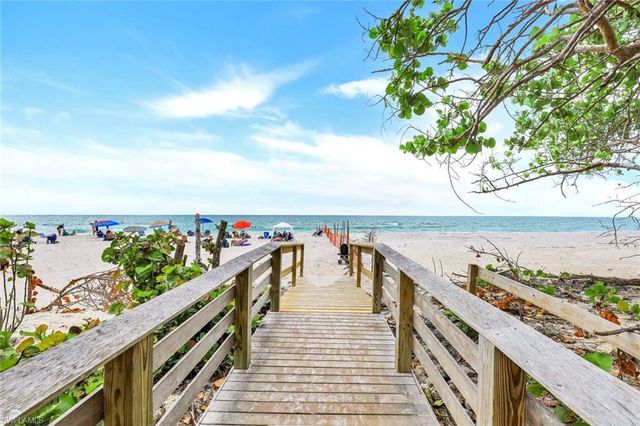 5 Bluebill AVE 410, Naples, FL 34108