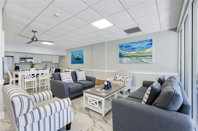 5 Bluebill AVE 410, Naples, FL 34108