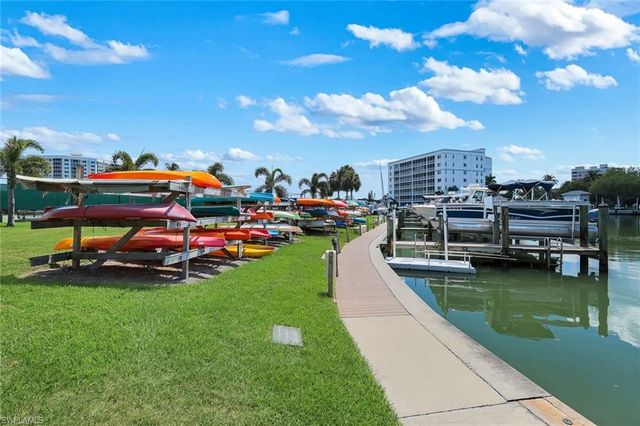 5 Bluebill AVE 410, Naples, FL 34108
