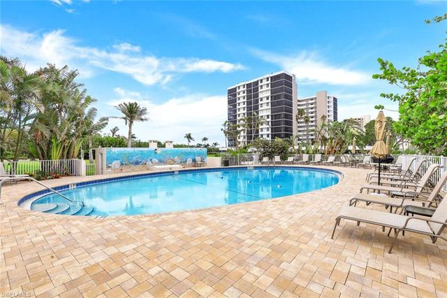 5 Bluebill AVE 410, Naples, FL 34108