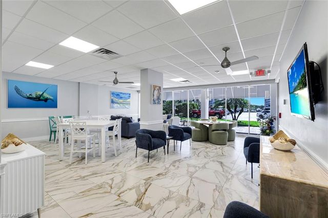 5 Bluebill AVE 410, Naples, FL 34108