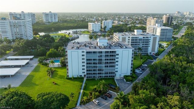 5 Bluebill AVE 410, Naples, FL 34108