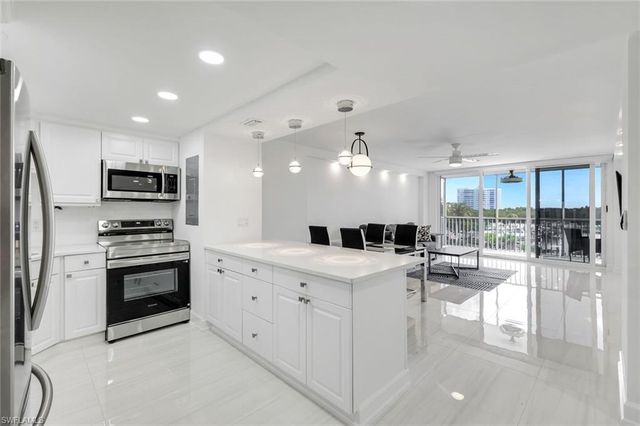 5 Bluebill AVE 410, Naples, FL 34108