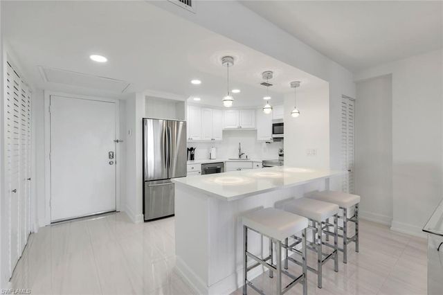 5 Bluebill AVE 410, Naples, FL 34108