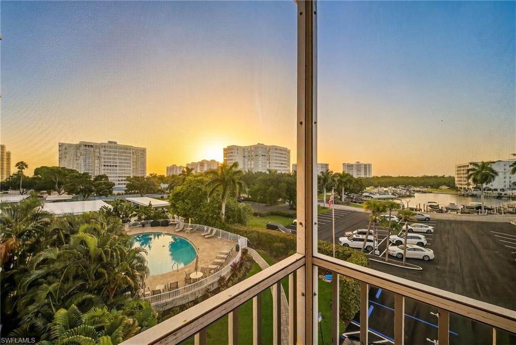 5 Bluebill AVE 410, Naples, FL 34108