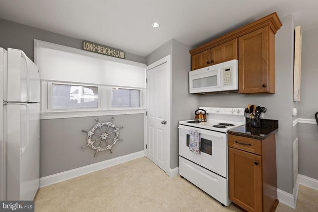 340 KENTFORD AVE, Beach Haven, NJ 08008