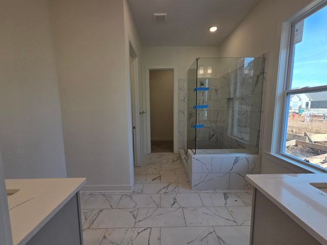 125 LIVE OAK CV, Oakland, TN 38060