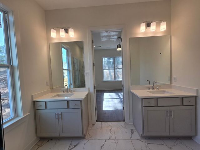 125 LIVE OAK CV, Oakland, TN 38060