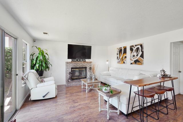 2185 Holder Ln, Tracy, CA 95377
