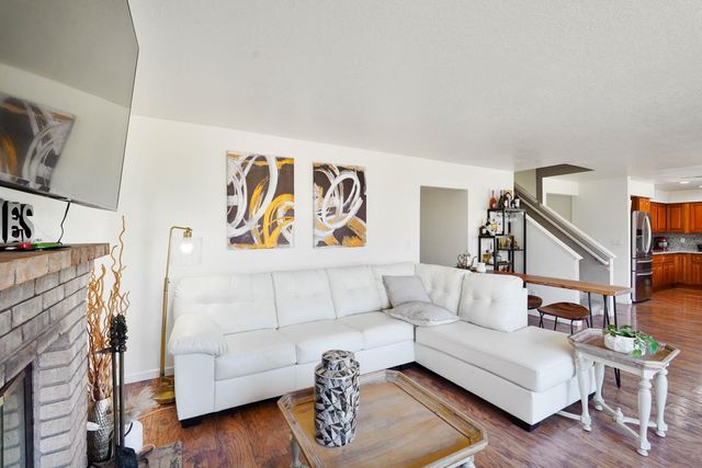 2185 Holder Ln, Tracy, CA 95377