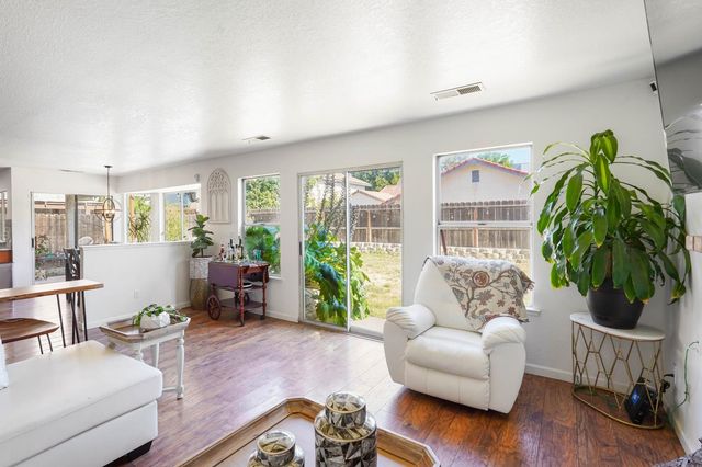 2185 Holder Ln, Tracy, CA 95377