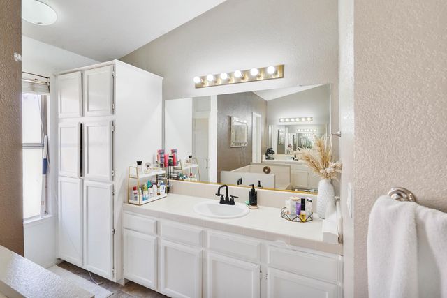2185 Holder Ln, Tracy, CA 95377