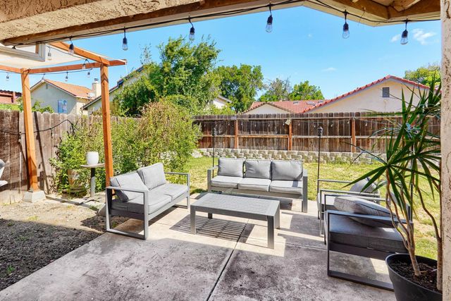 2185 Holder Ln, Tracy, CA 95377