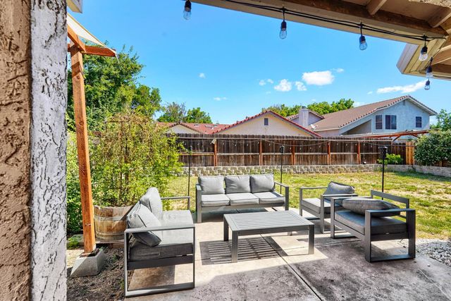 2185 Holder Ln, Tracy, CA 95377