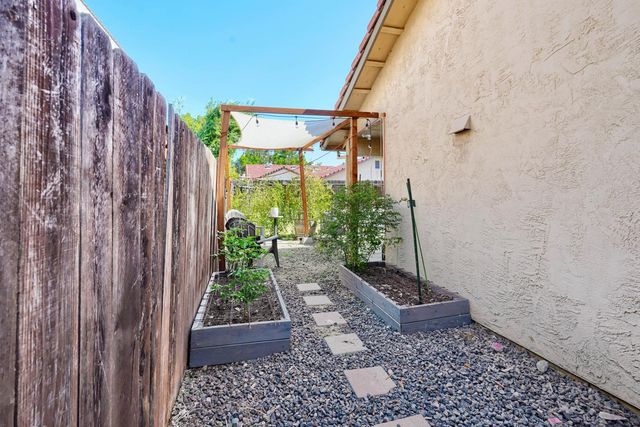 2185 Holder Ln, Tracy, CA 95377