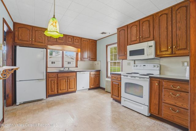 702 Rt 212, Saugerties, NY 12477