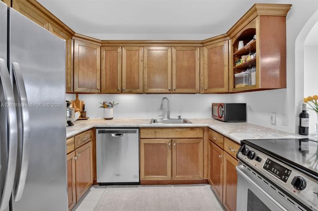 3675 N Country Club Drive 410, Aventura, FL 33180