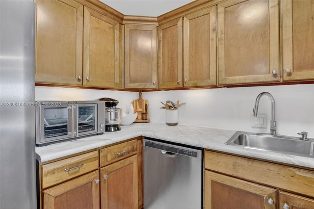 3675 N Country Club Drive 410, Aventura, FL 33180