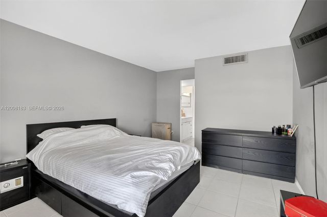 3675 N Country Club Drive 410, Aventura, FL 33180