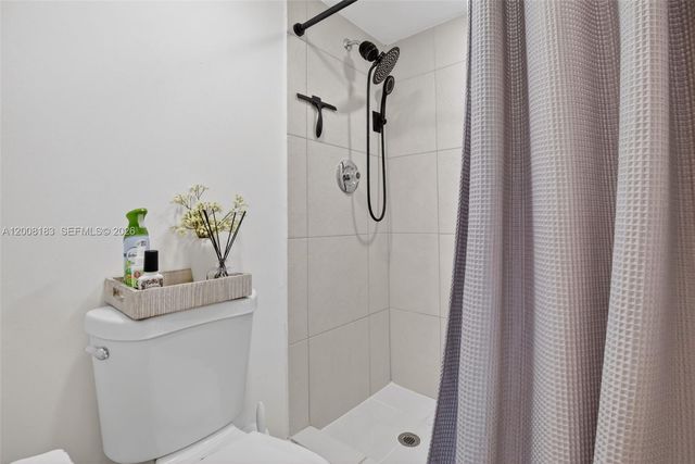 3675 N Country Club Drive 410, Aventura, FL 33180