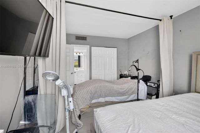 3675 N Country Club Drive 410, Aventura, FL 33180