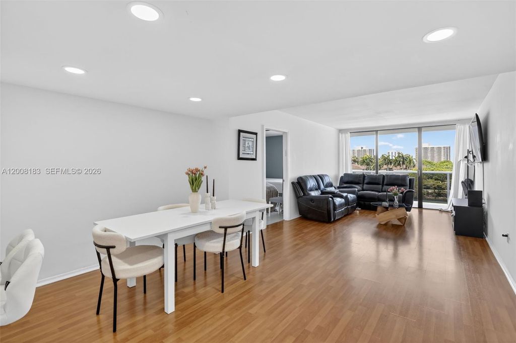 3675 N Country Club Drive 410, Aventura, FL 33180