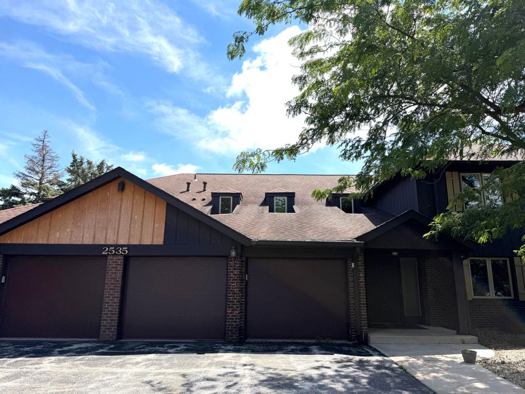 2535 E Lakeshore Drive A49, Crown Point, IN 46307