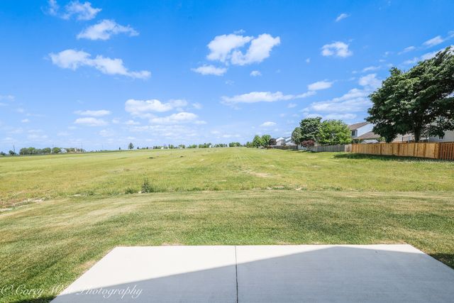 300 N Aspen Drive, Cortland, IL 60112