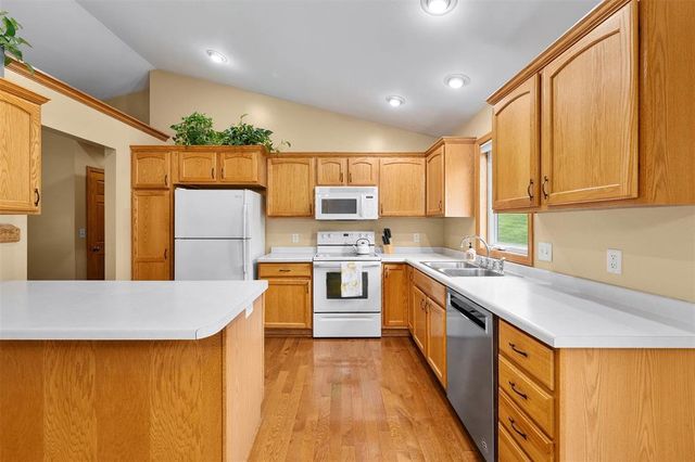 221 La Mans Lane, Eau Claire, WI 54703